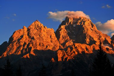 Sunset bulvarında engebeli teton Dağları