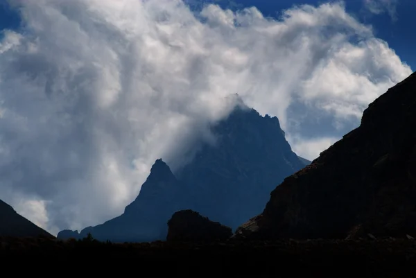 Storm på klippiga berg — Stockfoto