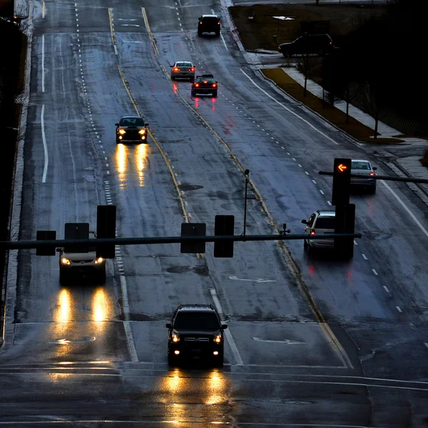 Tempestuosa estrada dirigindo na chuva — Fotografia de Stock