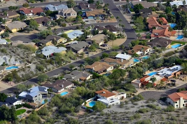 Cidade do Deserto com Piscinas e Casas — Fotografia de Stock