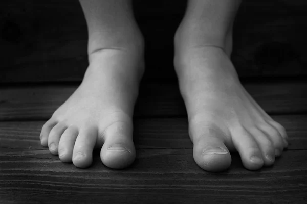 Bare Feet of Child Black and White on Wood Grain Steps — Stock Photo, Image