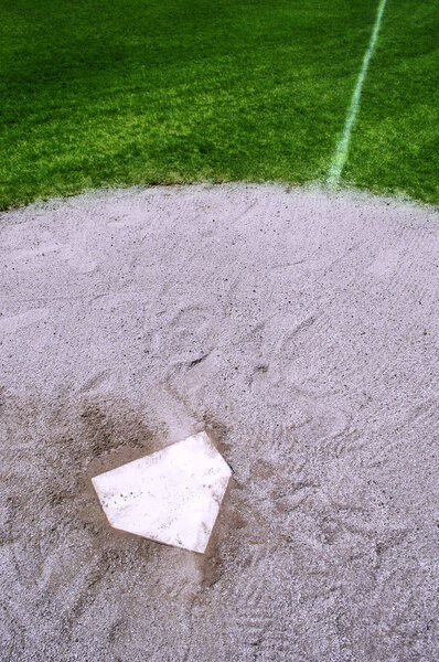 Бейсбольная домашняя площадка
