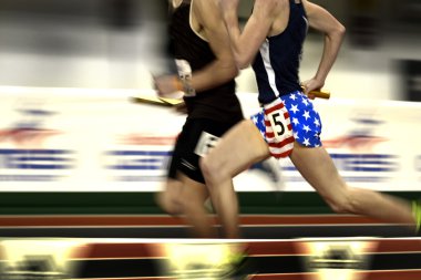 Bir bayrak yarışı yolu bayrak üzerinde koşu
