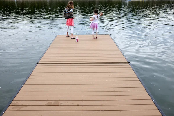 Children On Dock Throwing Rocks — Stock Photo, Image