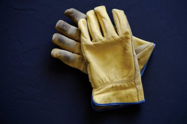 Eski deri iş eldivenlerinin ayrıntıları eldiven dokusu.