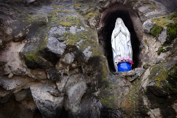 Statua Dziewica Maryja religia modlić się wiary — Zdjęcie stockowe