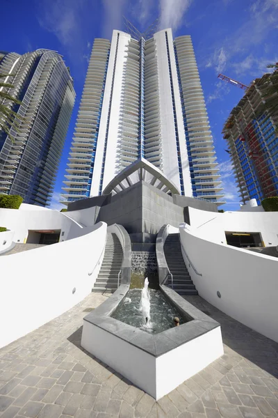 Sunny Isles Beach içinde gökdelenler — Stok fotoğraf