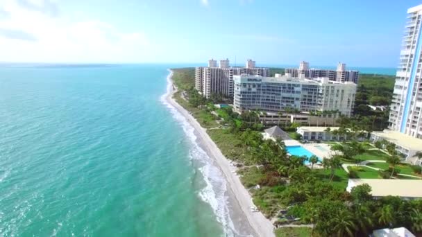 Key Biscayne condominiums sahilde — Stok video