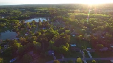 Varoşlarda üzerinden günbatımı