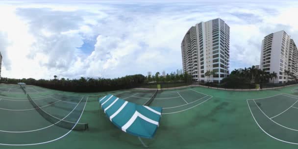 360 vídeo panorámico de una pista de tenis — Vídeo de stock