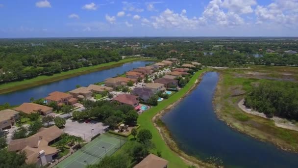 Aerial drone footage upscale residential neighborhood — Stock Video