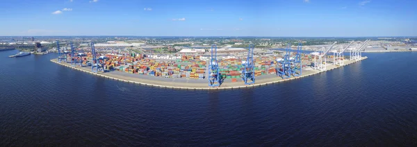 Fotografia aérea de um porto industrial — Fotografia de Stock
