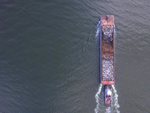 Luchtfoto afbeelding vuilnis barge — Stockfoto