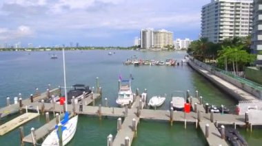 Körfezde Miami Beach tekneler
