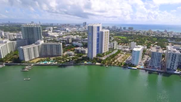 Letecké video z hangáru pobřeží Miami Beach — Stock video