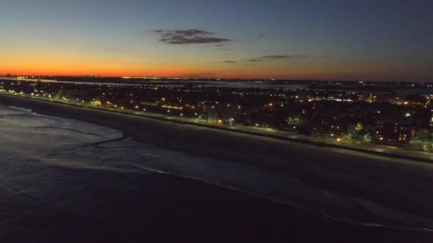 Съемки с воздуха Long Beach NY ночью — стоковое видео