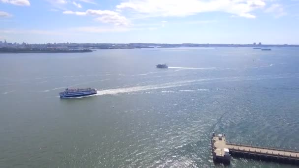 空中ビデオ リバティクルーズ ハドソン川のボート — ストック動画