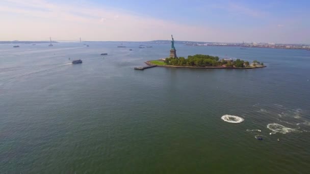 Luchtfoto video van de statue of liberty — Stockvideo