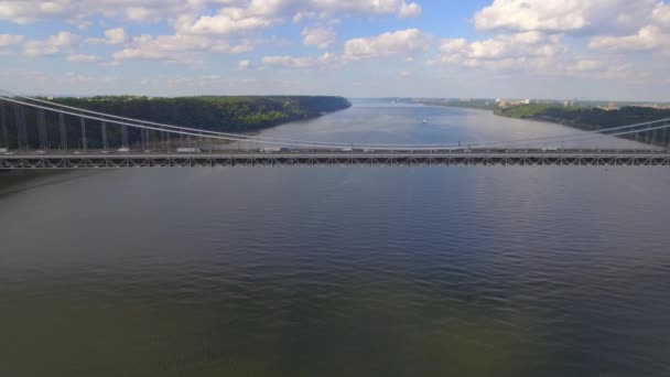 Aerial video of traffic on the GW Bridge — Stock Video