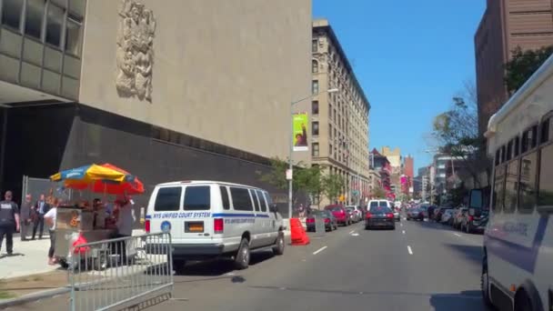 Ciclismo en Centre Street Nueva York — Vídeo de stock