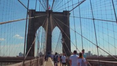 Brooklyn Köprüsü'nün New York turuna katılma