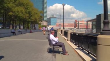 Öğle yemeği için dışarı iş adamları