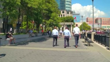 Öğle yemeği için dışarı iş adamları