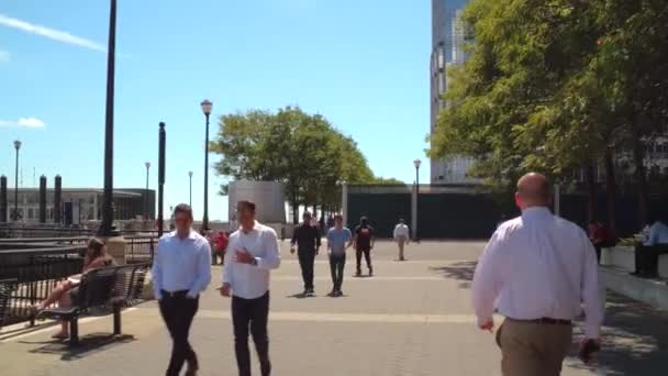 Geschäftsleute gehen zum Mittagessen — Stockvideo