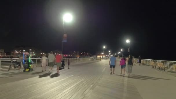 Long Beach Boardwalk ночью — стоковое видео