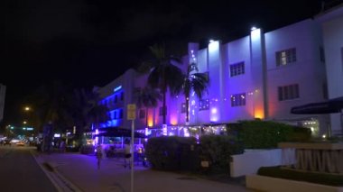 Miami Beach, FL, ABD - 20 Ekim 2020: Gece otelleri ve gece kulüpleri Miami South Beach Sanat Bölgesi