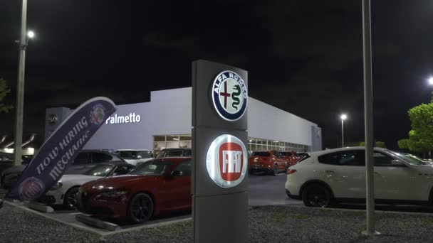 マイアミ 2020年10月20日 アルファロメオフィアット車ディーラーマイアミFl夜 — ストック動画