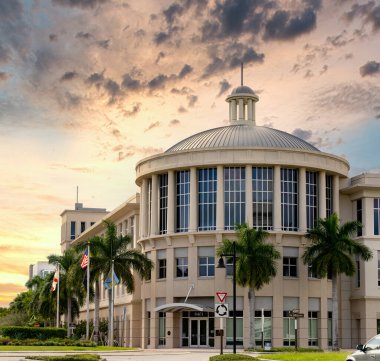 Doral, FL, ABD - 24 Ekim 2020: Doral Belediye Binası Miami FL fotoğrafı