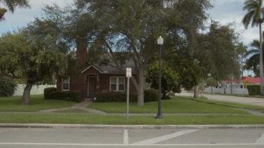 Chimney 6k hareketli kırmızı tuğlalı ev.