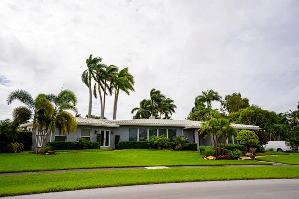 Nice Casa Com Grama Verde Hollywood Estados Unidos — Fotografia de Stock