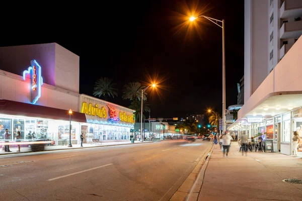 MIAMI BEACH, FL, ABD - 13 Kasım 2020: Miami Beach Collins Bulvarı 