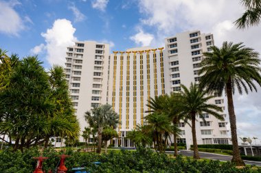 Fort Lauderdale, FL, ABD - 22 Kasım 2020: Fountainhead Apartman Dairesi Galt Okyanus Mil Fotoğrafı