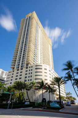 Fotoğraf: La Perla Condominium Sunny Isles Beach FL