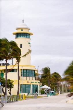 Haulover Sahili Cankurtaran Kulesi