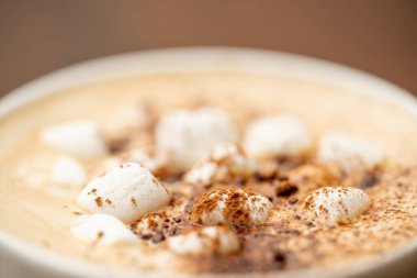 Makro fotoğraf. Sıcak çikolata, kış tatili içeceği.
