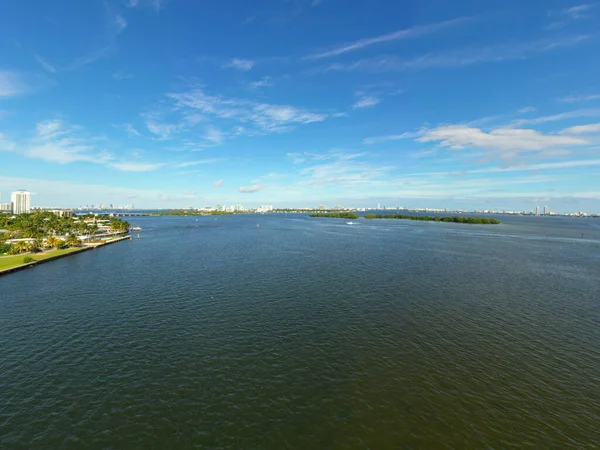 空中写真 マイアミ ビスケーン ベイ島の眺め — ストック写真