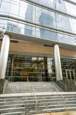 MIAMI, FL, ABD - 27 Kasım 2020: Ön giriş Four Seasons Hotel Brickell Binası