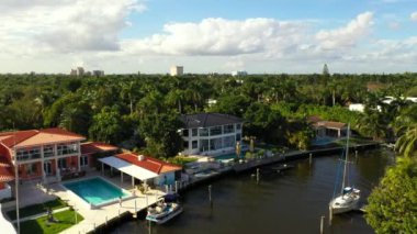 Kanal üzerinde Miami Emlak Turu