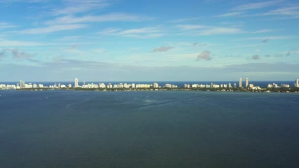 Flygvideo Miami Beach Långt Från Över Biscayne Bay — Stockvideo