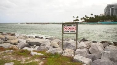 Miami Haulover girişinde dalış uyarısı yok.