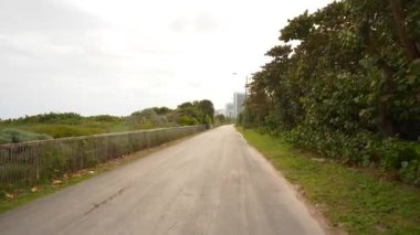 Dengeli kamerayla çekilen kumulların oradaki Haulover Sahili geçidi.