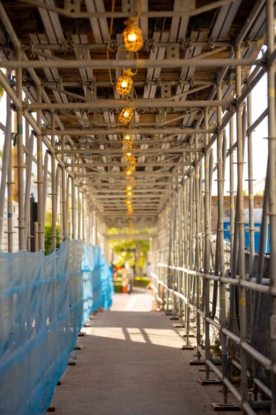 Construction Scaffolding Walkway Blurry Background — Stock Photo, Image