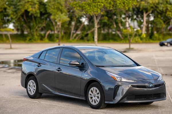 Toyota Prius Híbrido Elétrico Gás Carro Frente Passageiro Vista — Fotografia de Stock