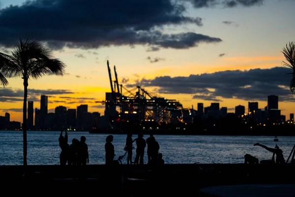 Miami Beach Tourists Watching Sunset — Stock Photo, Image