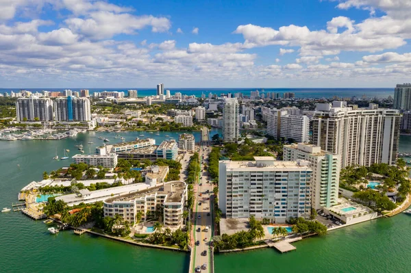 Foto Aérea Belle Isle Miami Beach Condominios Residenciales Con Carretera — Foto de Stock