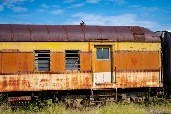 Foto Viejo Tren Pasajeros Oxidado Abandonado Weeathering — Foto de Stock